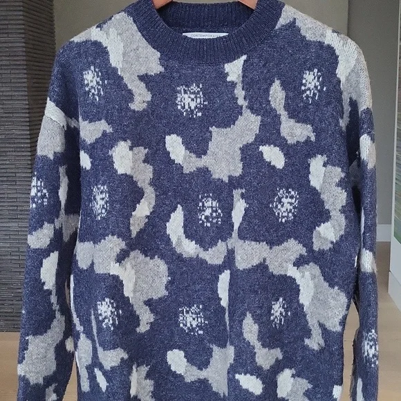 Patterned Sweater - Picture 2 of 5